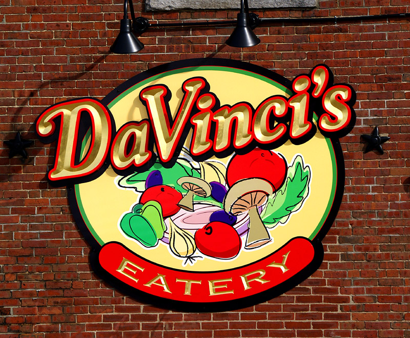 davincis restaurant carved sign in Lewiston Maine